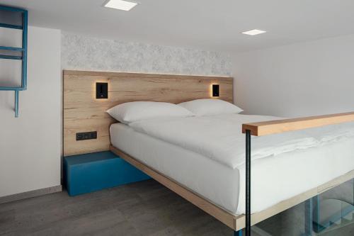 Double Room with shared Terrace image 10