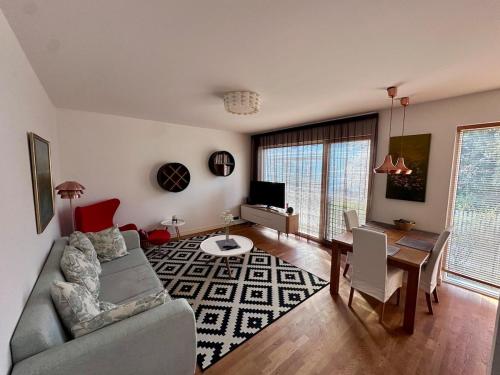 Cozy apartment in Kadriorg Park, Таллин (фото 7)
