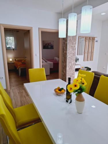 Apartment 4* with big terasse, Selce (photo 3)