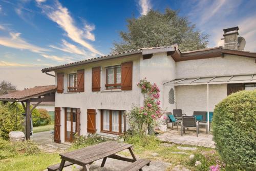 Maison Calme Dans Un Beau Jardin gîte à louer Bauzem