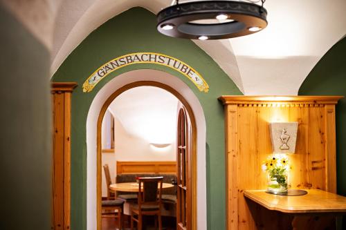 حانة/استراحة, Eggerwirt Kitzbuhel, Hotel & Restaurant in Kitzbuhel Town Center