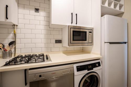 Elegant 3BD Bosphorus Views Chic Kadıkoy Home #384 - image 11