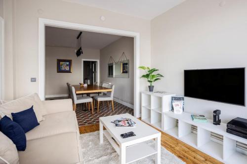 Elegant 3BD Bosphorus Views Chic Kadıkoy Home #384 - image 10