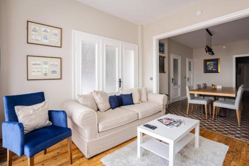 Elegant 3BD Bosphorus Views Chic Kadıkoy Home #384 - main image