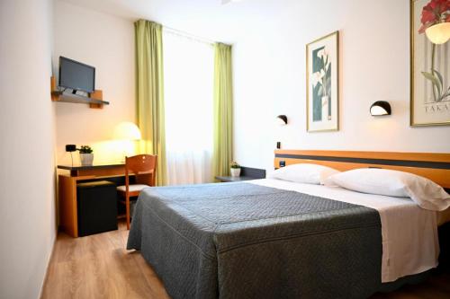 Hotel Roma Assisi in إيريمو ديلي كارتشيري