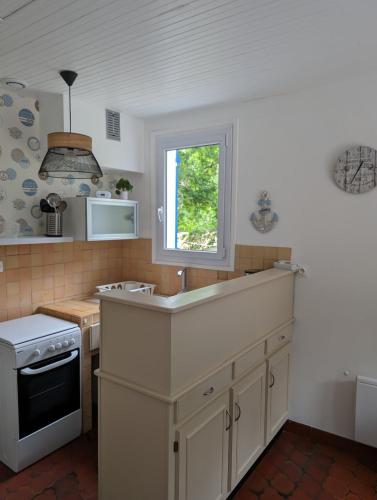 Konyha, MAISON LES MATHES 60 M2, TERRAIN 850 M2, 4 à 6 personnes (MAISON LES MATHES 60 M2, TERRAIN 850 M2, 4 a 6 personnes) in La Tremblade