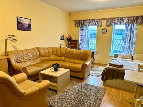 Center of city apartments, bus station 1min, airport 5 min, Tallinn (photo 3)