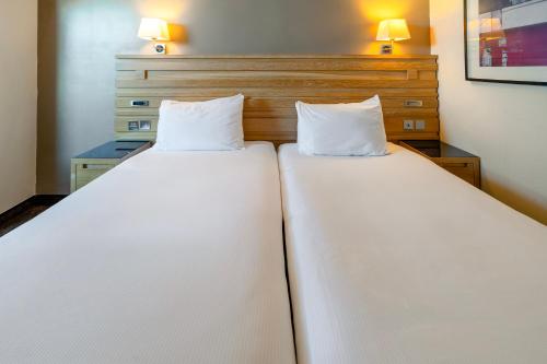Twin Room with Partial Sea View image 5