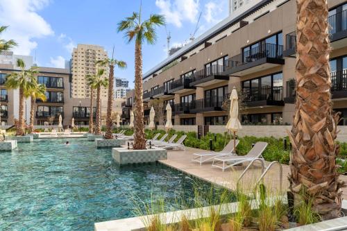 Urban Studio With Pool & Tennis Court, Dubai