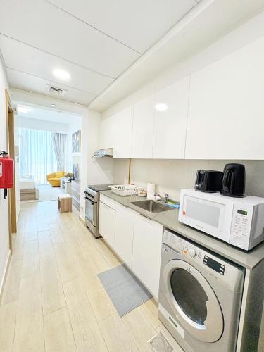 Modern Fully Furnished Apartment in Bloom Tower B JVC - Easy Access to JBR, Circle Mall & Dubai Hills Mall, Dubaï (photo 6)
