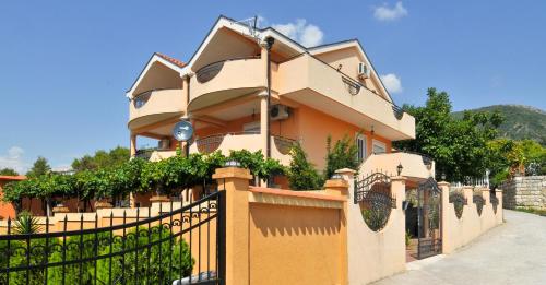 Apartments Vuksanovic Tivat