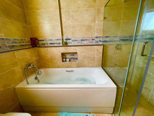 Ocean view 3br four beds , 2nd avenue nyali,behind city mall and nyali centre in Mombasa