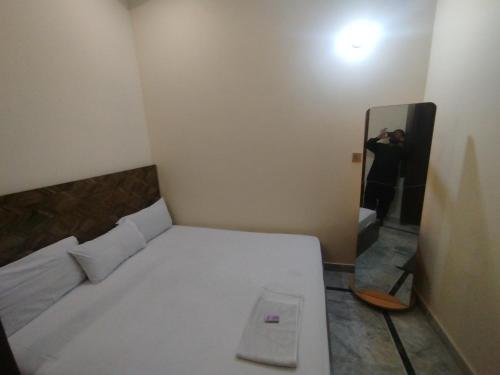 Standard Double Room with Fan room in Hotel Crown Plaza Near Karachi Airport Darul sehat Hospital Dow Agha khan and Liaqat Hospital