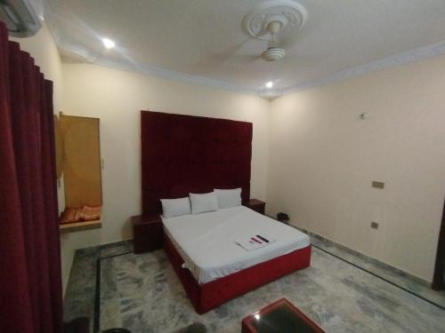 Standard Double Room image 2