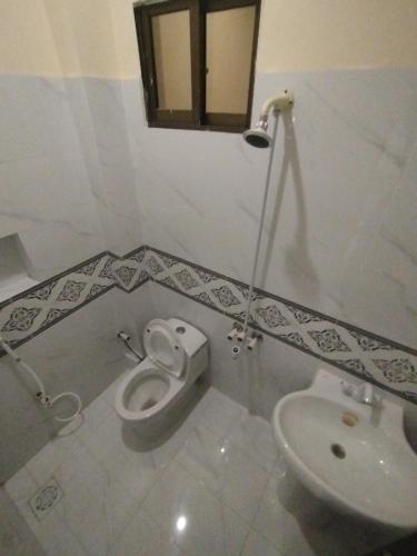 Standard Double Room image 4