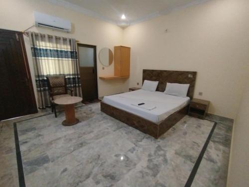 Economy Double Room image 2