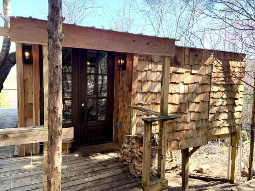 Cozy Cabin Rental on a Farm for a Weekend Getaway in Tennessee in Madisonville (TN)