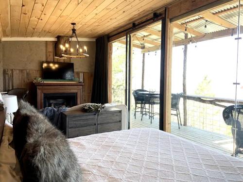 Cozy Cabin Rental on a Farm for a Weekend Getaway in Tennessee in Madisonville (TN)