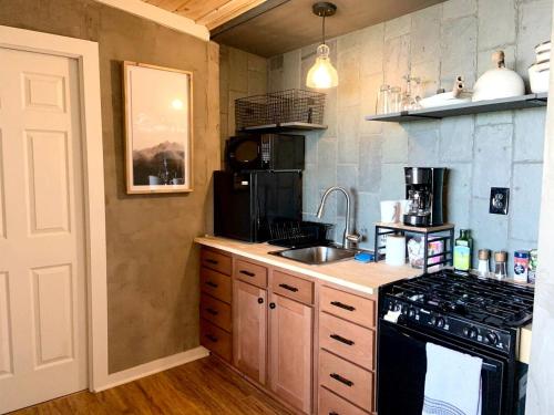 Cozy Cabin Rental on a Farm for a Weekend Getaway in Tennessee in Madisonville (TN)