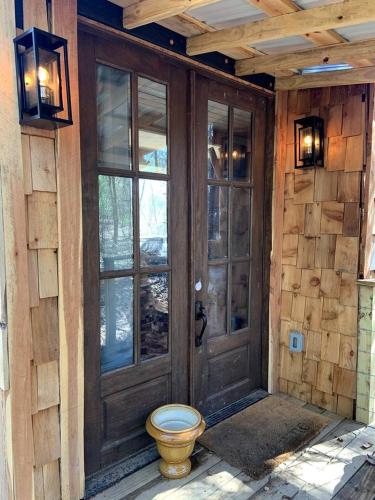 Cozy Cabin Rental on a Farm for a Weekend Getaway in Tennessee in Madisonville (TN)