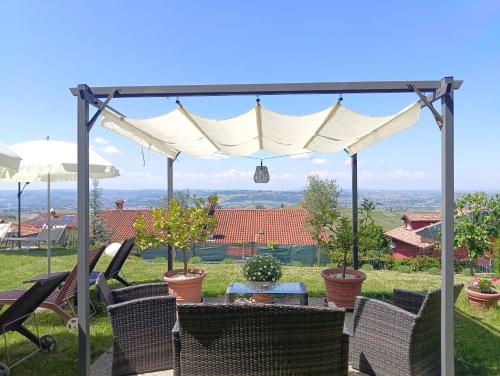 Skats, Domus Langhe B&B in Treiso
