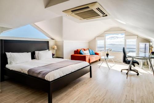 Spacious 3Bed Apt Overlooking Cape Town Panova - image 14