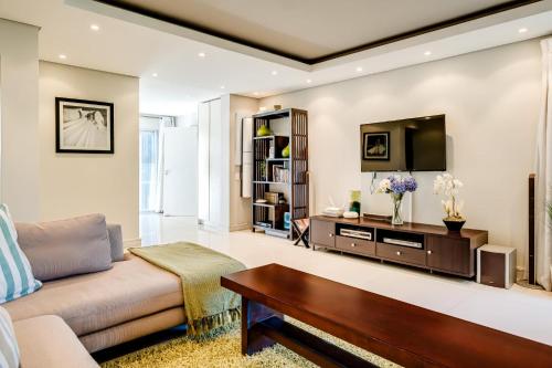 Spacious 3Bed Apt Overlooking Cape Town Panova - image 13
