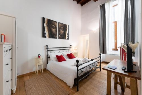 Keys of Italy -Monalda 2 Big & Small - 2 Apts nearby Palazzo Strozzi, Florenz