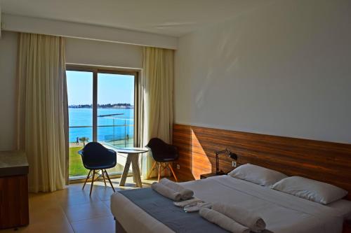 Amphora Hotel & Suites - image 11
