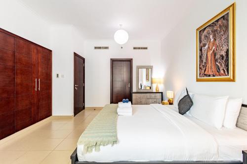 Vibrant 2BR in Burj Views - Near Dubai Mall & Burj - image 11