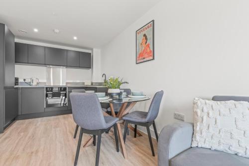 The Vintara Suite - Central - 2Bed - Cozy Stay, Liverpool (photo 5)