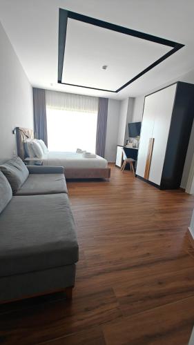 King Hotel Ksamil - image 9