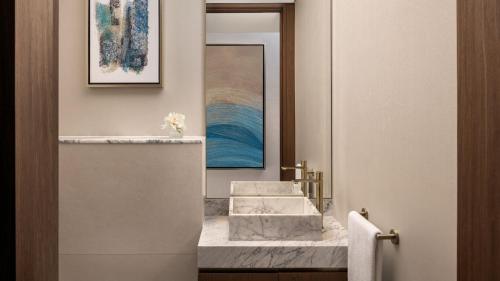 One-Bedroom Apartment with Balcony and Canal View - High Floor room in Intercontinental Residences Business Bay L.L.C