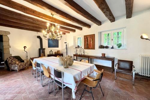 Longère d’époque au coeur d’un domaine (Longere d’epoque au coeur d’un domaine) in การ์ญัก