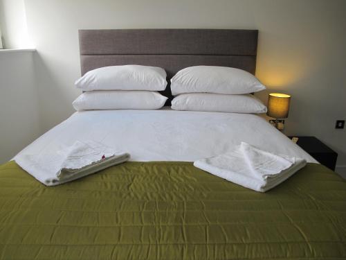 BLOOMSBURY APARTMENTS - image 2