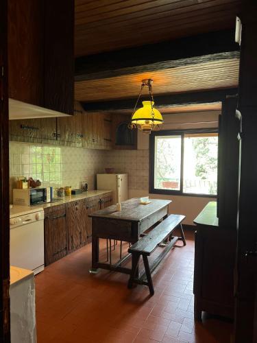 Kitchen, La chambre en bois de chez Antoine in Saint-Eloi