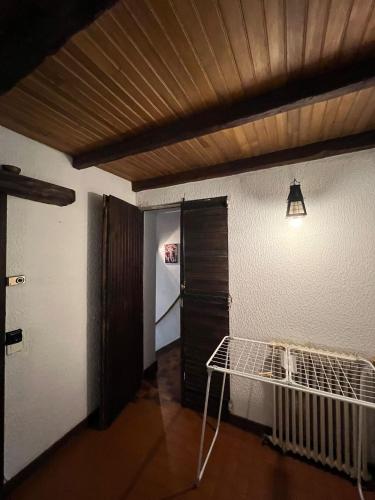 Exterior view, La chambre en bois de chez Antoine in Saint-Eloi