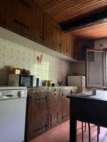 Kitchen, La chambre en bois de chez Antoine in Saint-Eloi