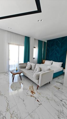 King Hotel Ksamil - image 11