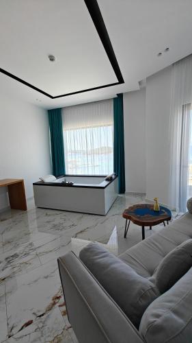 King Hotel Ksamil - image 5