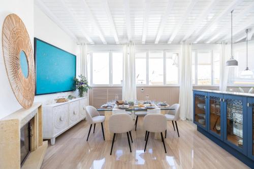 ChezmoiHomes Penthouse Boutique with terrace - image 4