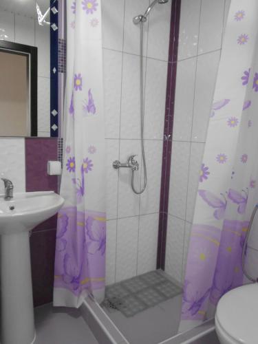 2 bedrooms, 3 beds