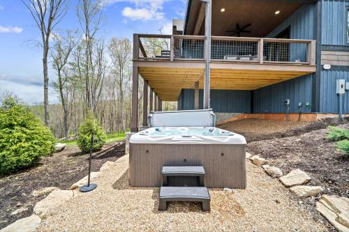 Camp Care Free at Eagles Nest in แบนเนอร์เอลค์ (นอร์ทแคโรไลนา)