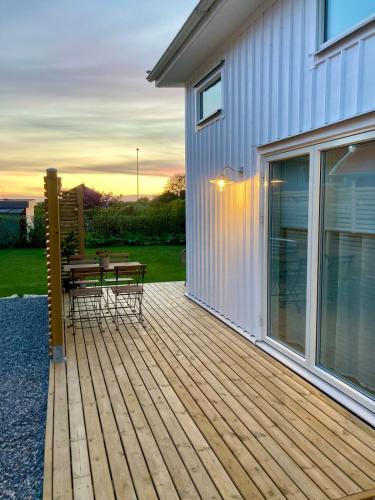 Iekārtas, Stuga de Lagom on Swedens west coast pearl in Hönö