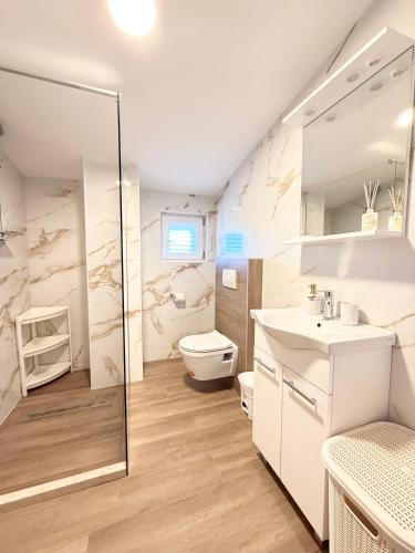 Zuhanyzó, Apartment Lea, Cepljani in Čepljani