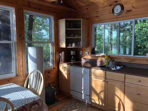 Island Retreat at waters edge Boat&Motor Included in Nipissing (ON)