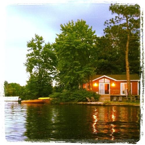 Island Retreat at waters edge Boat&Motor Included in Nipissing (ON)