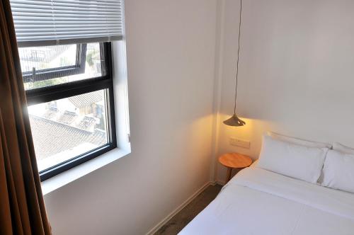 Standard Queen Room image 5