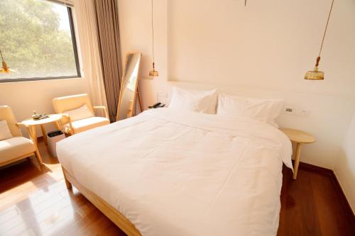 Superior Queen Room image 3