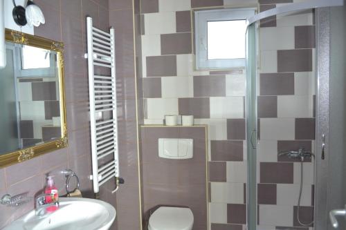 Airport Apartments - image 2